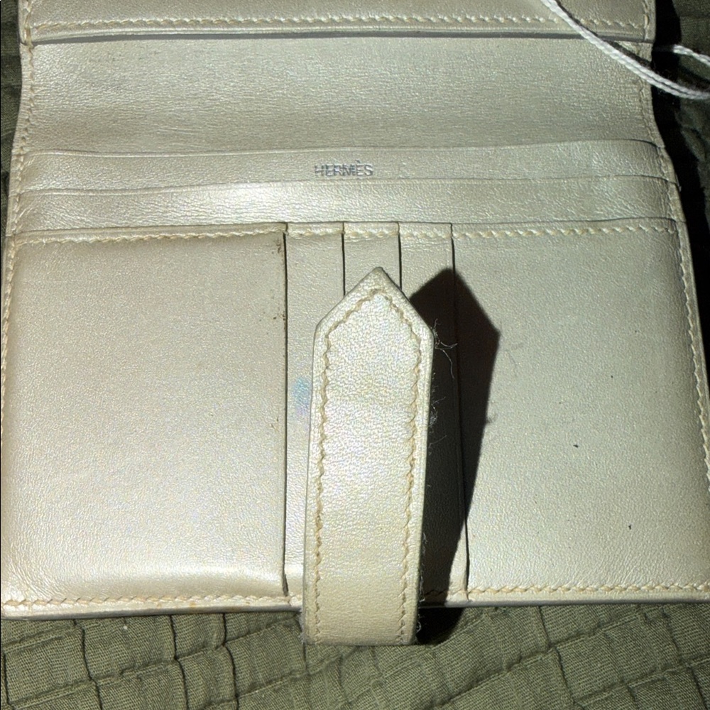 Hermès Metallic Silver Leather Bifold Wallet - Picture 4 of 14
